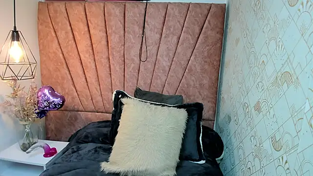 Snapshot of Issa_Milf__ chatting on November 2025 01:01:02 PM Issa Milf online show from November 2025 01:01:02 PM