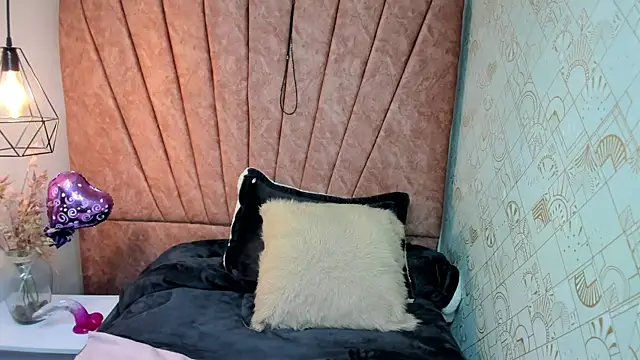 Snapshot of Issa_Milf__ chatting on November 2025 01:22:04 PM Issa Milf online show from November 2025 01:22:04 PM