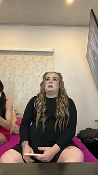 Redvelvett22 online show from October 2025 04:58:01 AM