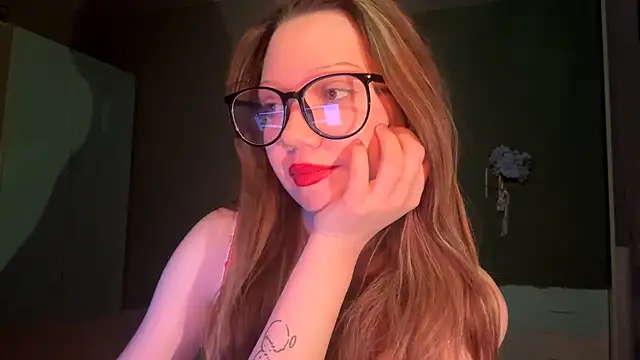 EmiIyKitty online show from November 2025 07:49:02 PM