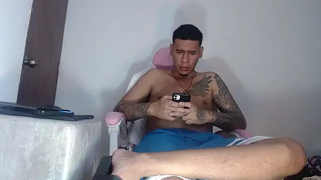 Adrew fox online show from October 2025 06:13:02 PM