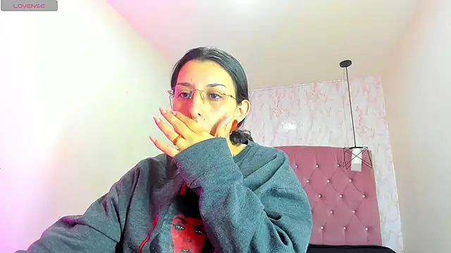 Iris  77 online show from November 2025 07:34:02 PM