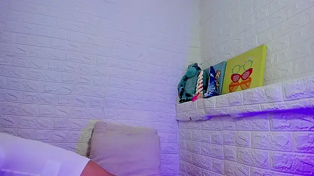 Snapshot of MelanyHarrysHH chatting on October 2025 03:04:01 AM MelanyHarrysHH online show from October 2025 03:04:01 AM