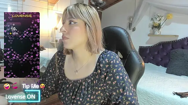 sophialyh 1 online show from February 2026 12:50:02 PM