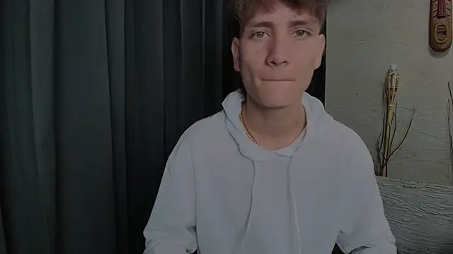 Snapshot of ZackMaye chatting on October 2025 03:26:02 AM ZackMaye online show from October 2025 03:26:02 AM