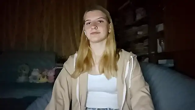 LynteriLain online show from September 2025 08:36:01 PM