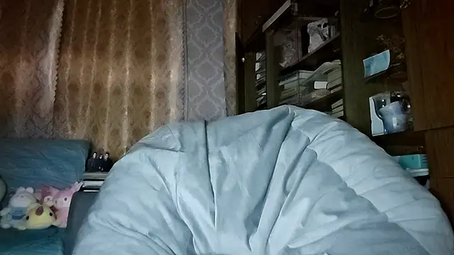 LynteriLain online show from September 2025 08:13:02 PM