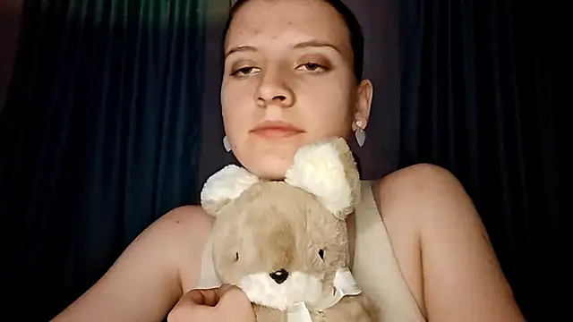 LynteriLain online show from November 2025 07:37:01 PM