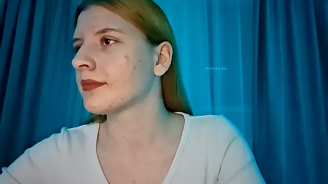 LynteriLain online show from November 2025 07:46:01 PM