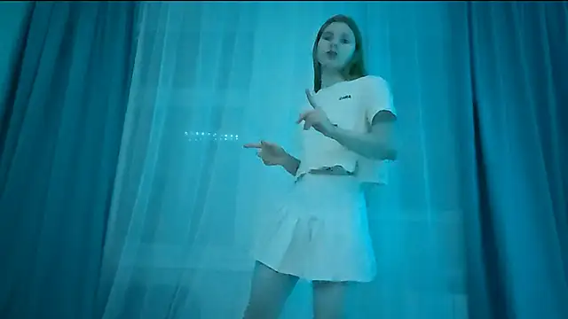 LynteriLain online show from November 2025 07:34:02 PM