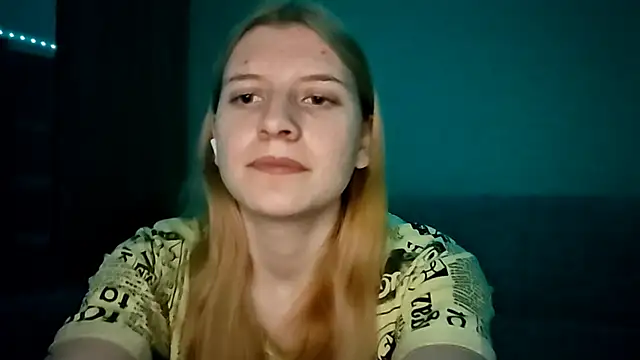 LynteriLain online show from November 2025 03:18:02 AM