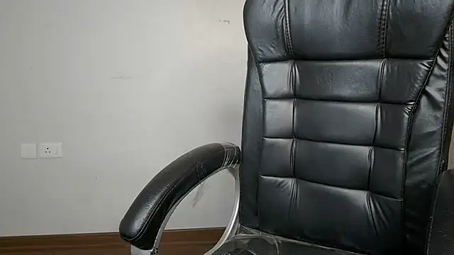 mooonlightbaby online show from April 2026 06:45:01 PM