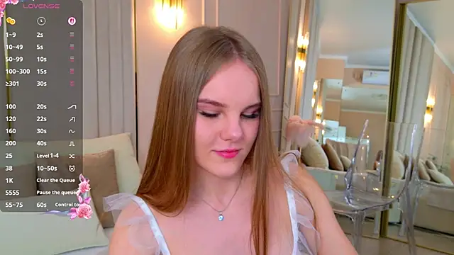 Lili Lohan online show from November 2025 05:11:01 PM