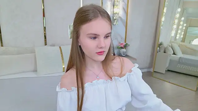 Lili Lohan online show from May 2026 05:05:01 AM