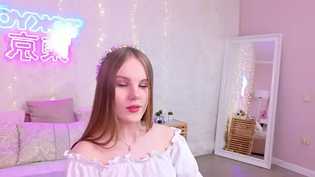 Lili Lohan online show from May 2026 05:03:02 AM