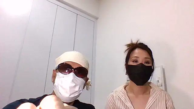 aska1986 online show from November 2025 10:36:02 AM