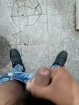 SlipperyRebound0 online show from November 2025 05:01:02 PM