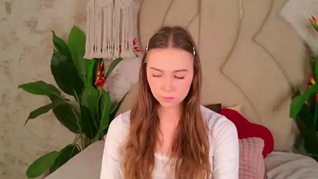 OliviaLay online show from November 2025 11:20:01 AM