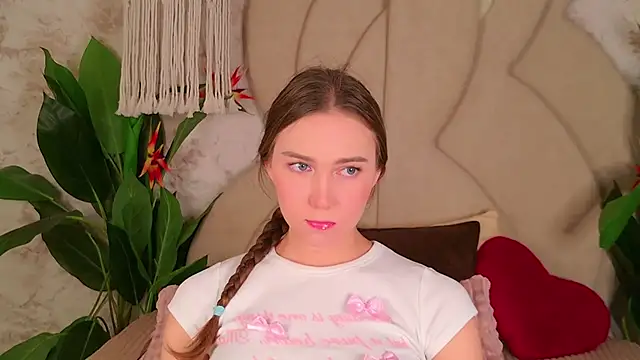 OliviaLay online show from November 2025 06:19:02 AM