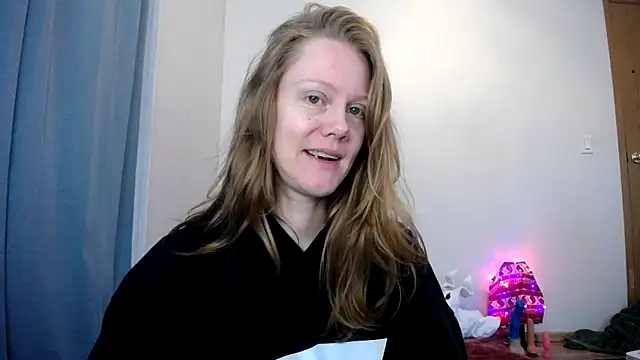 naughtyfox89 online show from October 2025 04:30:02 PM