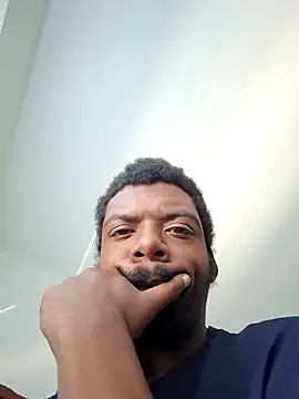 Snapshot of MrBigDickShow chatting on October 2025 03:18:01 PM MrBigDickShow online show from October 2025 03:18:01 PM