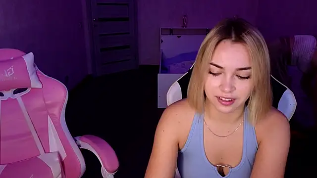 stefany and bettany online show from October 2025 01:56:02 PM