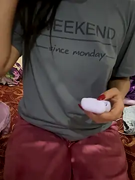 Queen-35 online show from November 2025 09:15:01 PM