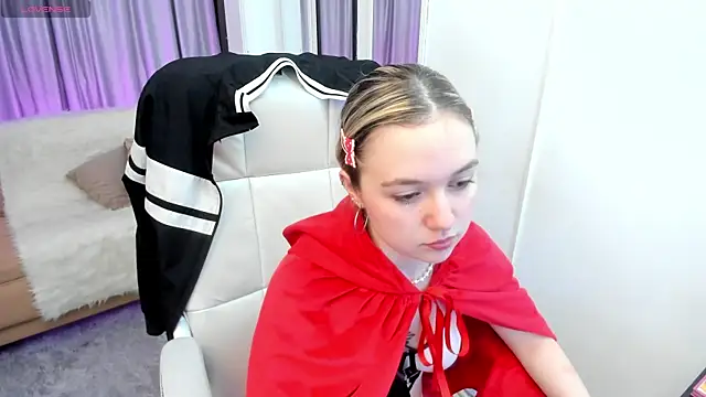 Lucia Copper online show from October 2025 12:06:01 PM