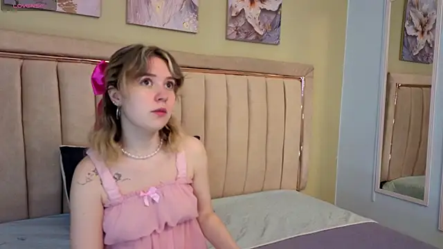 Lucia Copper online show from November 2025 12:03:01 PM