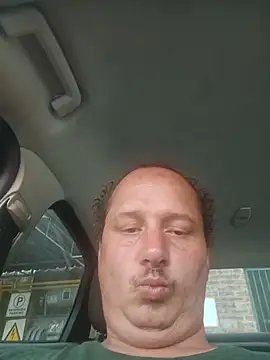 Snapshot of macKnd chatting on October 2025 01:30:01 PM macKnd online show from October 2025 01:30:01 PM