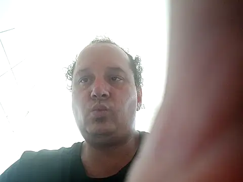 Snapshot of macKnd chatting on October 2025 09:43:02 AM macKnd online show from October 2025 09:43:02 AM