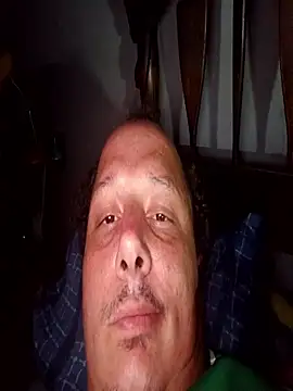 Snapshot of macKnd chatting on November 2025 07:57:01 PM macKnd online show from November 2025 07:57:01 PM