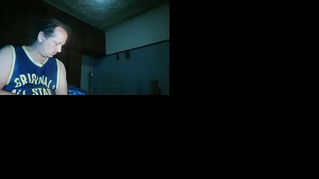 Snapshot of macKnd chatting on December 2025 08:40:01 PM macKnd online show from December 2025 08:40:01 PM