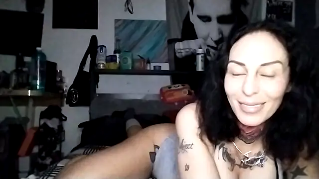 inkdhollow1 online show from October 2025 02:53:01 AM