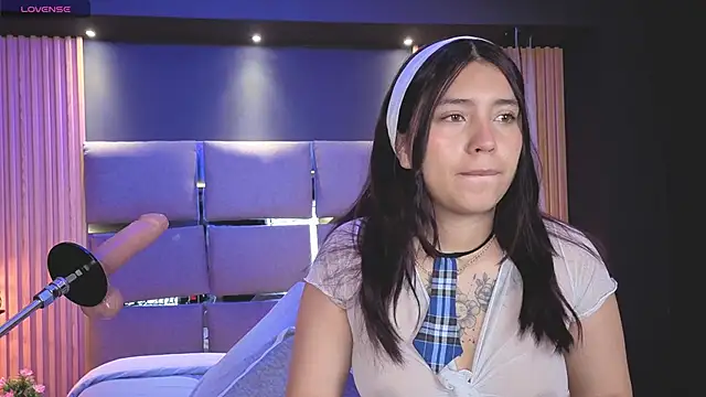 Emily Roberts9 online show from November 2025 11:31:02 AM