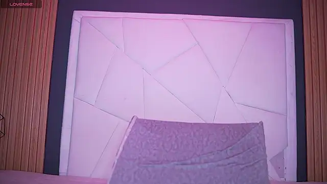 Emily Roberts9 online show from April 2026 01:41:01 PM