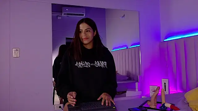 IamEvaGate online show from October 2025 04:40:02 AM