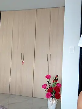 Zoe riivas online show from December 2025 01:27:02 PM