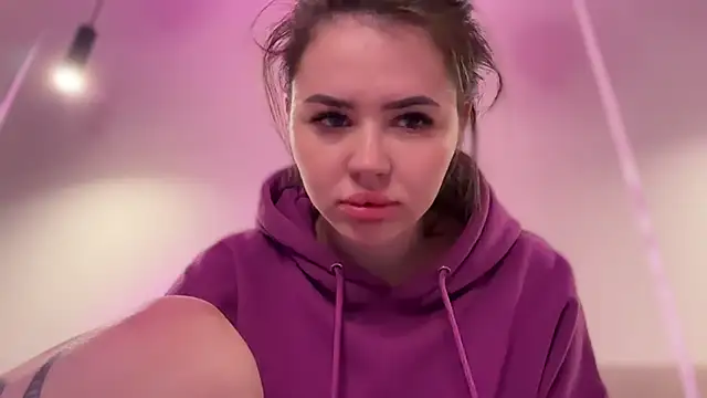 AlmaryKim online show from October 2025 08:39:02 PM