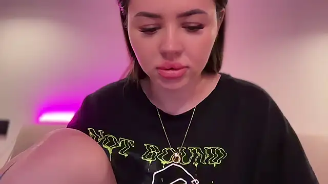 AlmaryKim online show from October 2025 08:41:01 PM