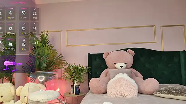 KirraWhite online show from April 2026 05:05:01 AM