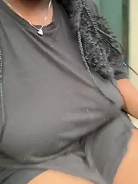 nanaisbackk online show from February 2026 12:05:02 PM