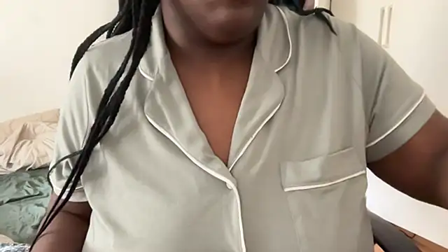 nanaisbackk online show from April 2026 12:35:01 PM