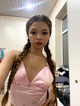 Snapshot of _Siennaaa_ chatting on October 2025 09:25:02 PM Siennaaa online show from October 2025 09:25:02 PM