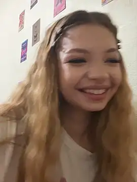 Snapshot of _Siennaaa_ chatting on October 2025 09:02:01 PM Siennaaa online show from October 2025 09:02:01 PM