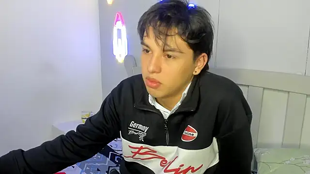 StiwenTwink online show from October 2025 12:06:01 PM