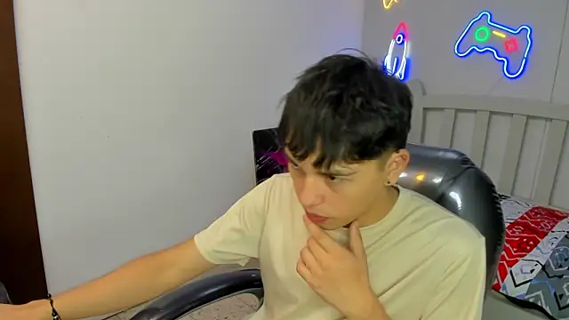 StiwenTwink online show from November 2025 02:06:02 PM