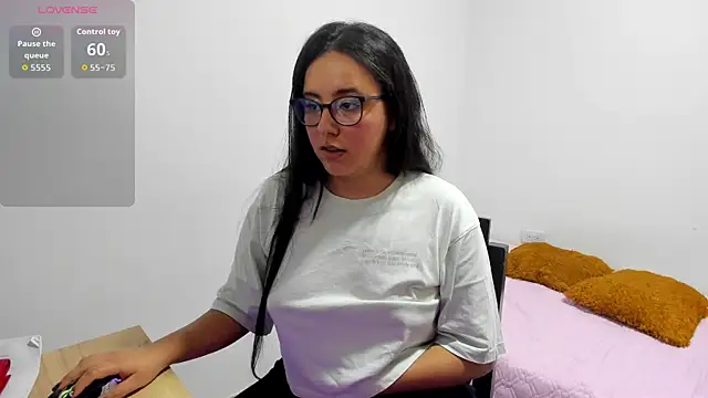 Venus cat  online show from November 2025 10:31:02 PM