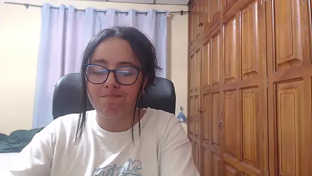 Snapshot of Venus_cat_ chatting on February 2026 05:28:02 AM Venus cat online show from February 2026 05:28:02 AM