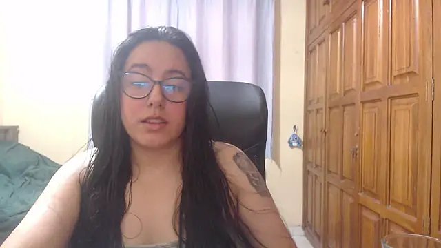 Snapshot of Venus_cat_ chatting on February 2026 10:41:01 PM Venus cat online show from February 2026 10:41:01 PM